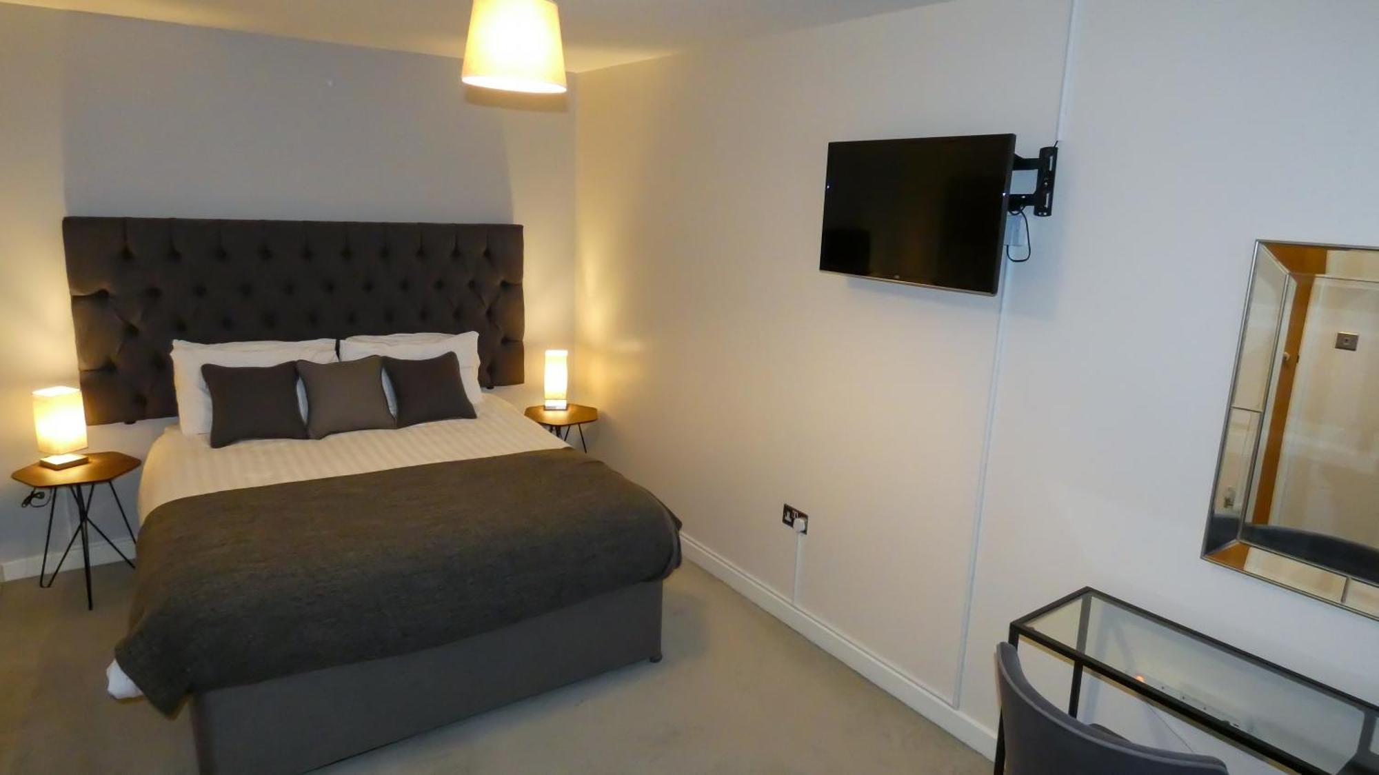 Three Bedroom Townhouse With Parking เทลฟอร์ด ห้อง รูปภาพ