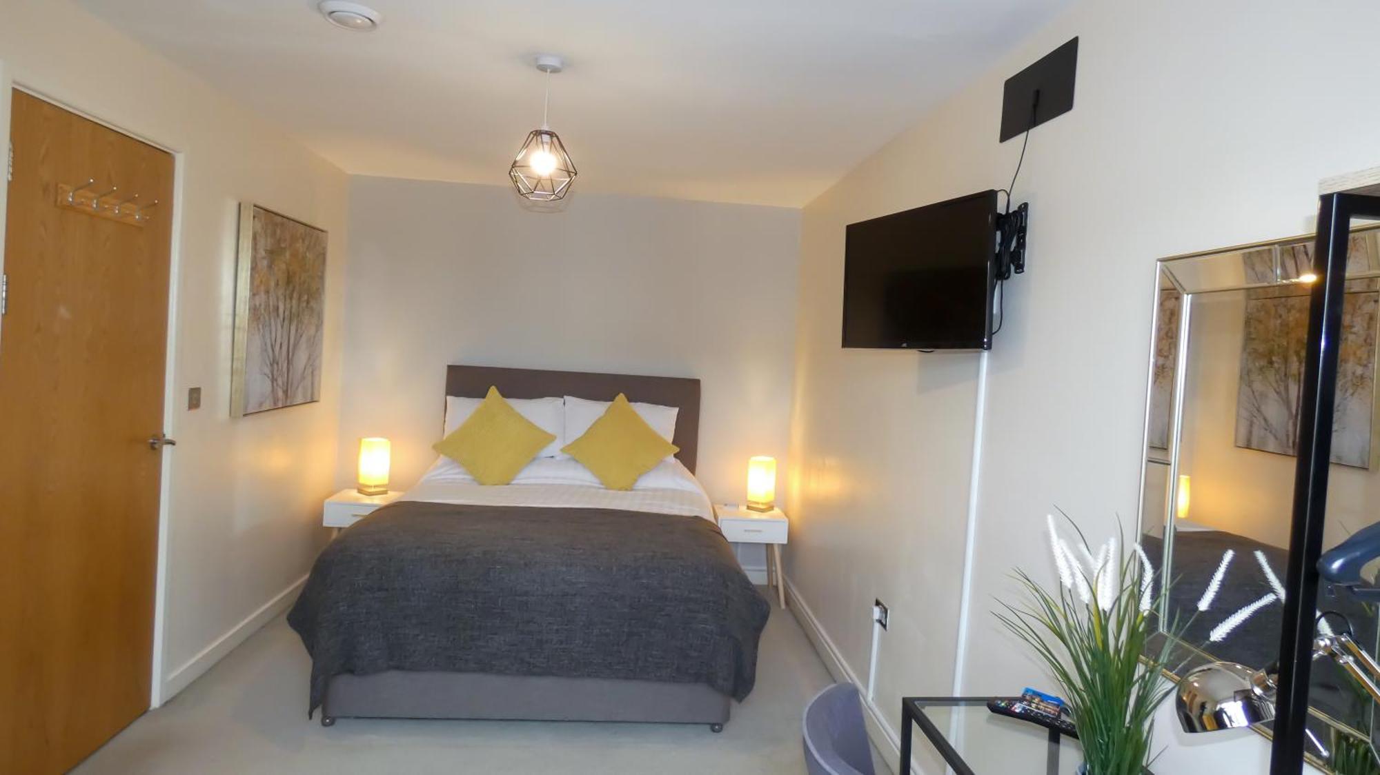 Three Bedroom Townhouse With Parking เทลฟอร์ด ห้อง รูปภาพ