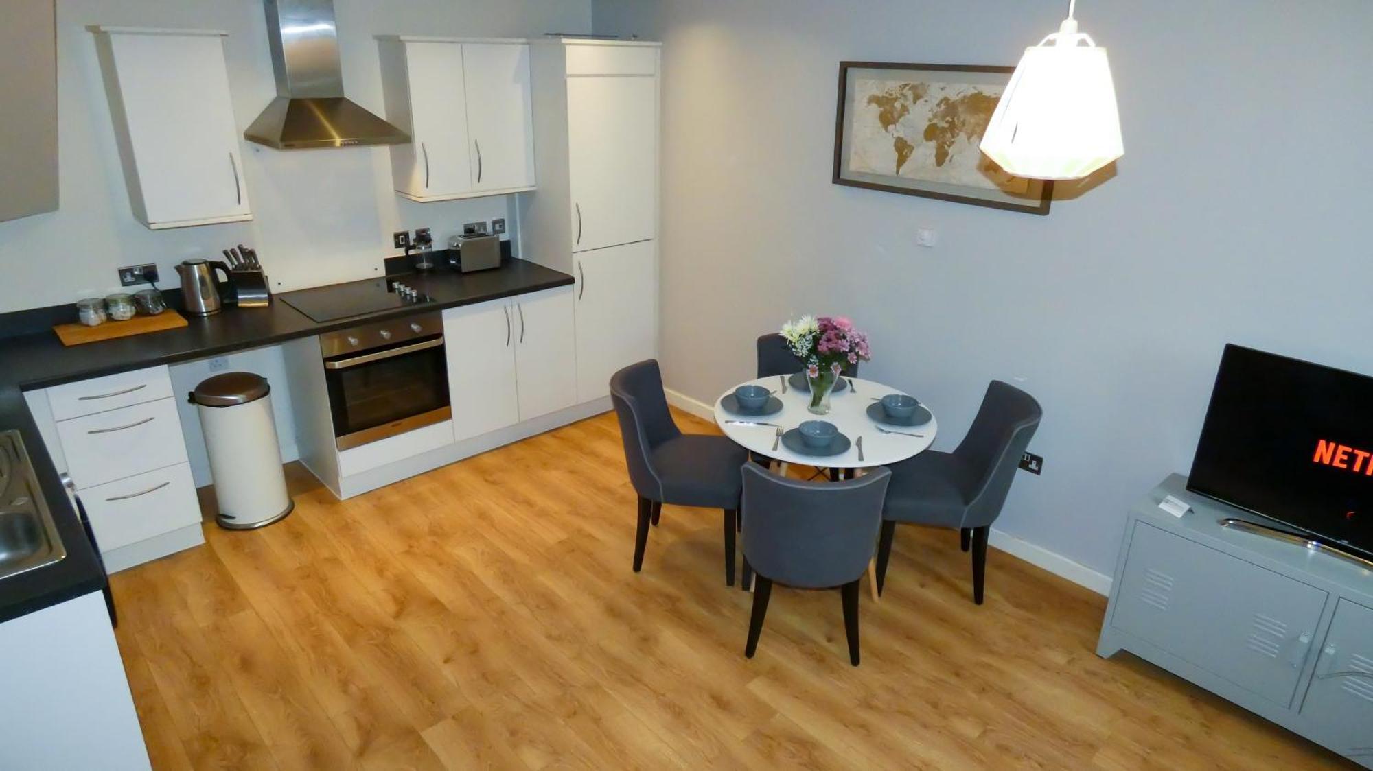 Three Bedroom Townhouse With Parking เทลฟอร์ด ห้อง รูปภาพ